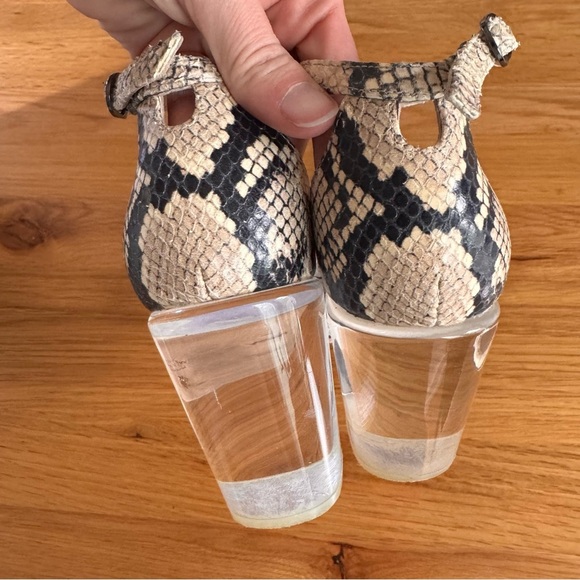 Stuart Weitzman Nearlynude Clear Heel Snake Print Sandal Heels Size 7 - Picture 11 of 14